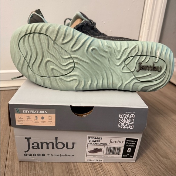 Brand new and never worn sneakers! - Picture 4 of 6